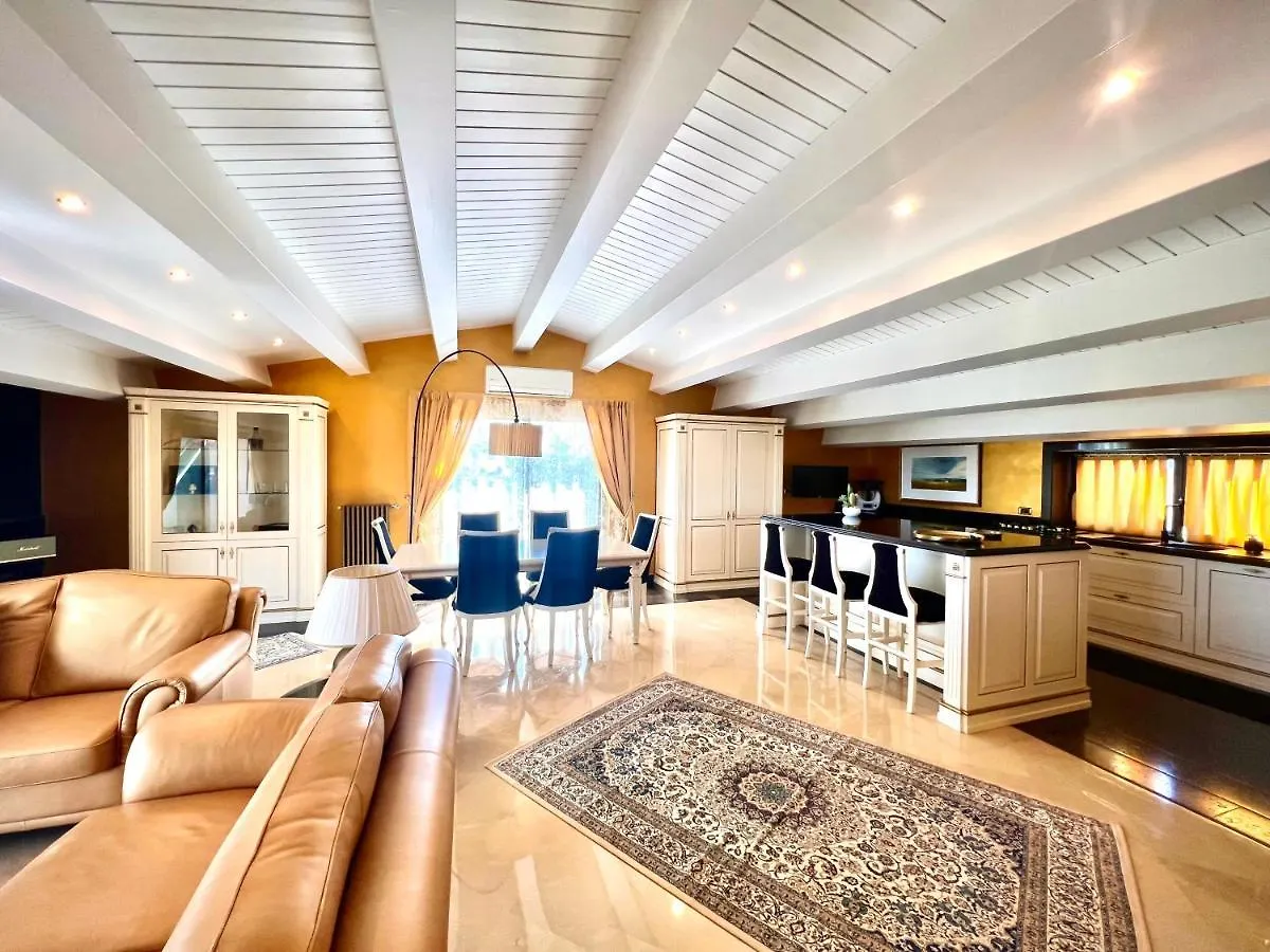 Attico Elegante Vista Mare 
